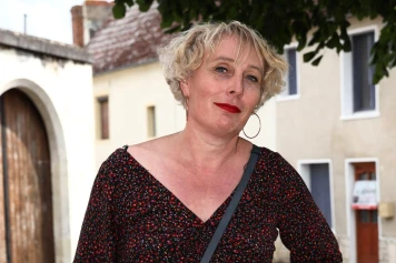 Marie Cau : Démission de la Première Maire Transgenre de France pour Défendre les Maires Ruraux