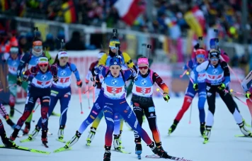 Biathlon Féminin : L'Équipe de France S'Accroche pour la 3e Place à Ruhpolding