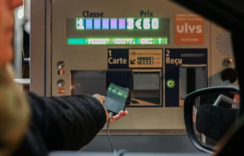 Amende pour utilisation du téléphone au volant : ce que dit la loi
