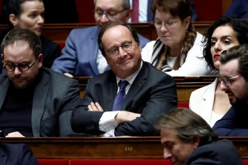 François Hollande défend la position du Parti socialiste sur le gouvernement Bayrou