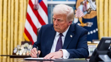 Les Décrets Marquants de Donald Trump : Un Bilan Controversé