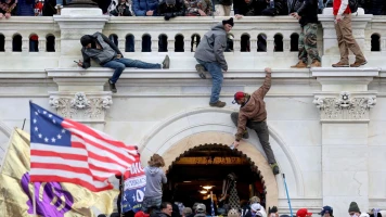 Donald Trump Gracie Plus de 1 500 Participants de l'Assaut du Capitole : Une Décision Controversée