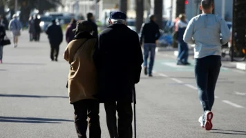 Revalorisation des retraites de base : 2,2% en 2025 et débats sur l'impôt des retraités