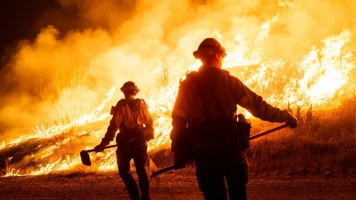 Incendie dévastateur au nord de Los Angeles : 3.800 hectares ravagés et 31.000 évacuations