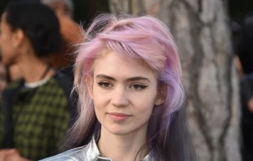 Grimes : L'Artiste Électronique qui Se Réinvente au-delà des Controverses