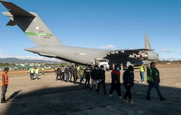 Expulsions de Guatémaltèques : Les avions militaires américains atterrissent au Guatemala