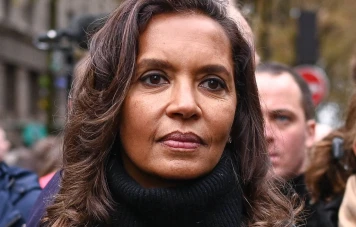 Karine Le Marchand s'oppose à l'arrivée de Cyril Hanouna sur M6