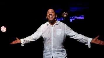 Retour sur le spectacle 'Absolutely Hilarious' : Entre rires et tensions à Longjumeau