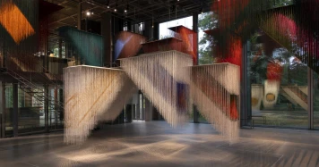 Rétrospective d'Olga de Amaral à la Fondation Cartier : L'Art Textile Colombien à l'Honneur