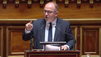 Adoption d'une loi controversée par le Sénat : Allègement des contraintes pour les agriculteurs