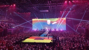 Indochine en Concert à Aix-En-Provence : Un Spectacle Éblouissant pour 7 000 Fans