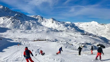 Tragédie en montagne : Quatre skieurs norvégiens perdent la vie dans une avalanche à Val-Cenis