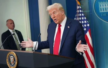 Trump Blâme les Politiques de Diversité Après le Crash Aérien de Washington