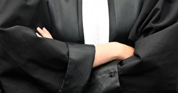 Menaces et Controverses : Le Magazine Frontières Cible des Avocats pour la Régularisation des Étrangers