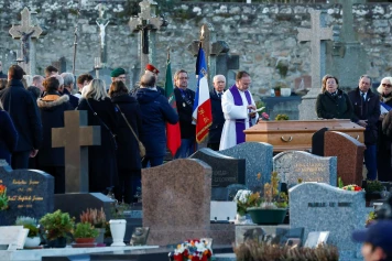 Vandalisme de la Tombe de Jean-Marie Le Pen : Enquête et Réactions Politiques