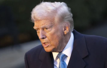 Trump impose des droits de douane sur le Canada, le Mexique et la Chine pour lutter contre le fentanyl
