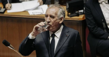 François Bayrou et l'utilisation du 49.3 : enjeux budgétaires et motion de censure