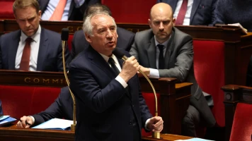 François Bayrou active l'article 49.3 : tensions politiques autour du budget de l'État