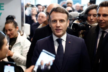 Scandale : Emmanuel Macron et Nestlé sous le feu des critiques pour la vente d'eaux non conformes