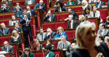 Tensions entre le Parti Socialiste et La France Insoumise : Une Affiche Controversée