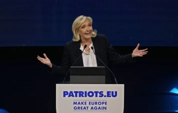 Marine Le Pen propose un référendum pour abolir le droit du sol en France