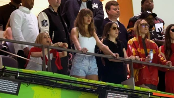 Taylor Swift au Super Bowl : Huées et Soutien de Serena Williams