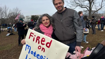 Licenciement d'Amy Uccello : Une Employée de l'Usaid en Congé Maternité Manifeste au Capitole