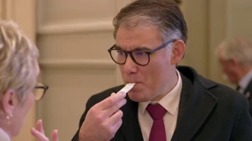 Dépistage antidrogue à l'Assemblée : Élise Lucet interroge les élus