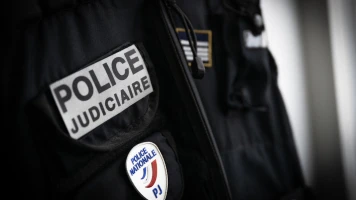 Agression Tragique à Lucé : Un Homme Poignarde une Mère et son Fils