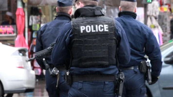 Attaque à Vitry-sur-Seine : Un adolescent armé de sabres blessé par la police