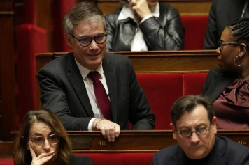 Motion de censure du PS contre le gouvernement Bayrou : une réponse à l'extrême droite