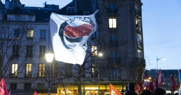 Rassemblement à Paris : Des centaines de manifestants s'opposent à la violence d'extrême droite