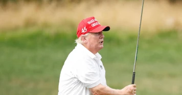 Donald Trump appelle à la fin du télétravail : une contradiction critiquée