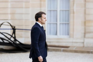 Réunion au Palais de l'Élysée : Macron face aux défis géopolitiques de 2025
