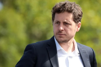 Julien Bayou : L'ancien leader d'EELV dénonce son parti après une plainte classée sans suite