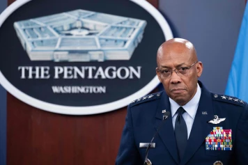 Trump renvoie le chef d'état-major américain Charles Brown : un tournant militaire