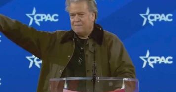 Controverse autour de Steve Bannon : un geste provocateur à la CPAC 2025