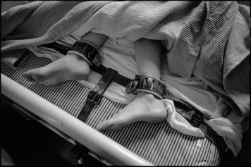 Mary Ellen Mark : Une Plongée Émotionnelle dans Ward 81