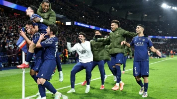Marquinhos Menace Vitinha d'un 'Pasillo' pour son 25e Anniversaire au PSG