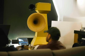 Découvrez la Salle d'Écoute du Bar Audiophile Listener à Paris