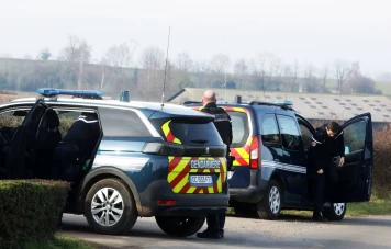 Tragédie à Saint-Martin-de-Bréthencourt : Un enfant de 2 ans se noie dans une mare