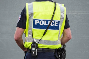 Dugny : Un homme armé de couteaux abattu par la police après une attaque