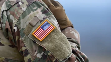 Expulsion des Soldats Américains Transgenres : Une Décision Controversée du Pentagone