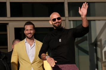 Andrew Tate et Tristan : Enquête en Roumanie et Départ vers les États-Unis