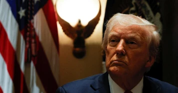 Donald Trump : Premier Conseil des Ministres et Menaces de Guerre Commerciale