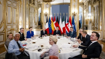 Tensions entre l'Europe et les États-Unis : Macron face aux menaces de Trump