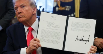 L'anglais devient la langue officielle des États-Unis : un décret historique signé par Donald Trump