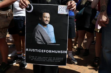 Marche des Fiertés au Cap : Hommage à Muhsin Hendricks, Premier Imam Ouvertement Gay