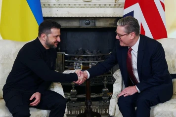 Keir Starmer réaffirme le soutien du Royaume-Uni à l'Ukraine lors d'une rencontre avec Zelensky