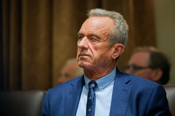 Robert Kennedy Jr. Soutient la Vaccination contre la Rougeole en Pleine Épidémie
